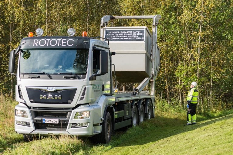 Innan installation av bergvärme levereras en container till din trädgård