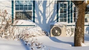 Behöver jag markstativ till luftvärmepumpen?